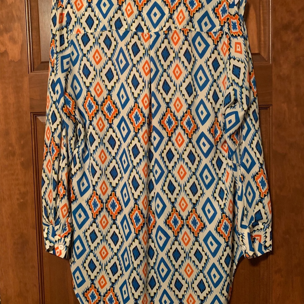 Roar High/Low Shirt - Picture 2 of 6